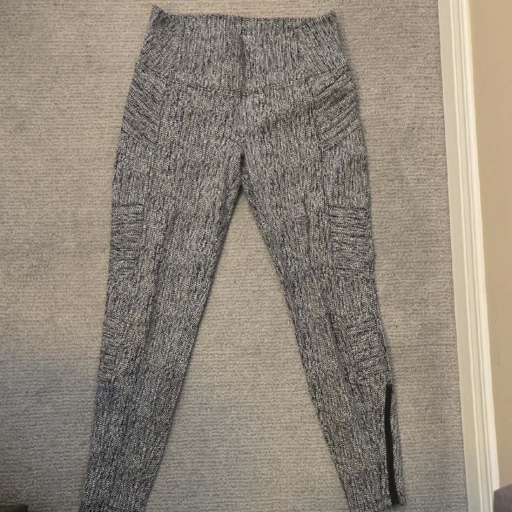 Athleta Gray Textured Workout Leggings Size M